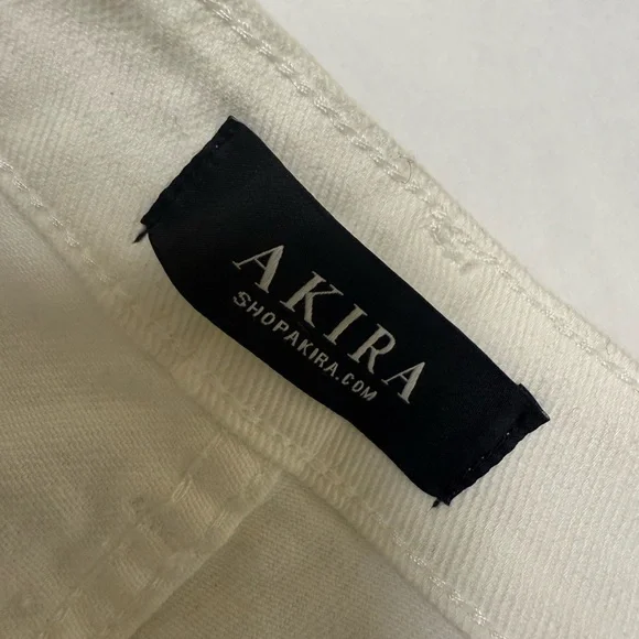 💥AKIRA Diamonds Metal Slit Raw Hem White Denim 💥 - Picture 13 of 14